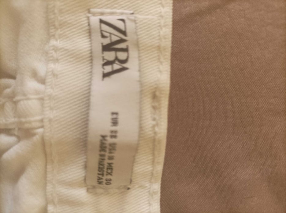 Бели модерни дънки Zara