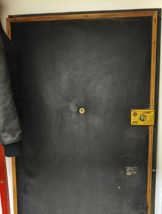 Дверь входная железная