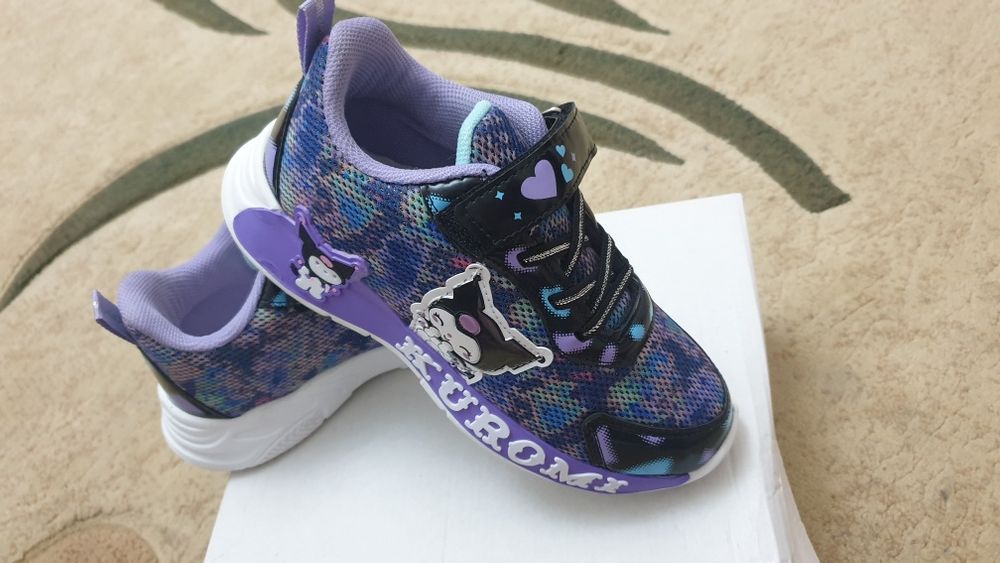 Кроссовки для девочки