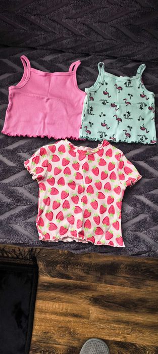 Продавам дрешки, обувки, сандали за момиченце на 06-2г