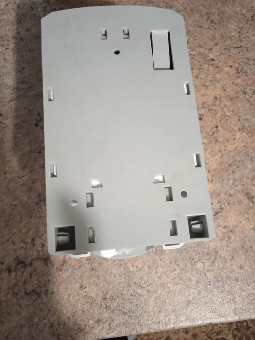 Стенен диспенсър за течен сапун