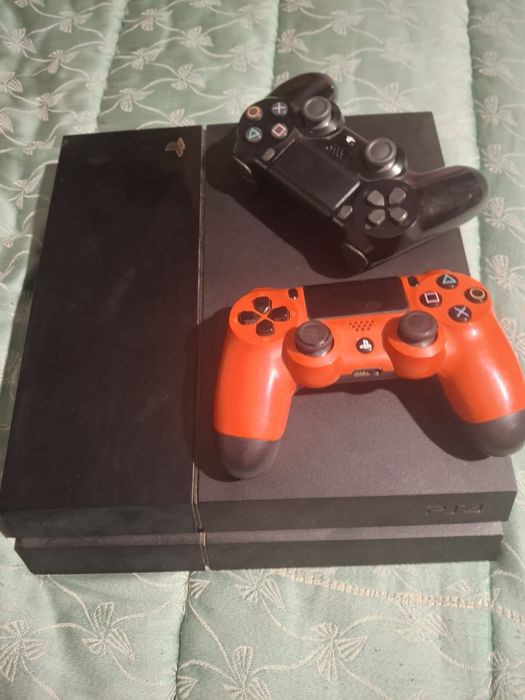 Vand ps4 2 manete 2 jocuri incluse
