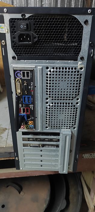 Компьютер в комплекте монитор колонки