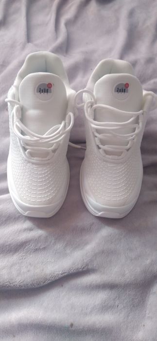 Продам кроссовки Nike
