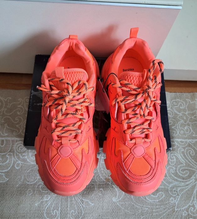 Sneakers, adidasi Bershka