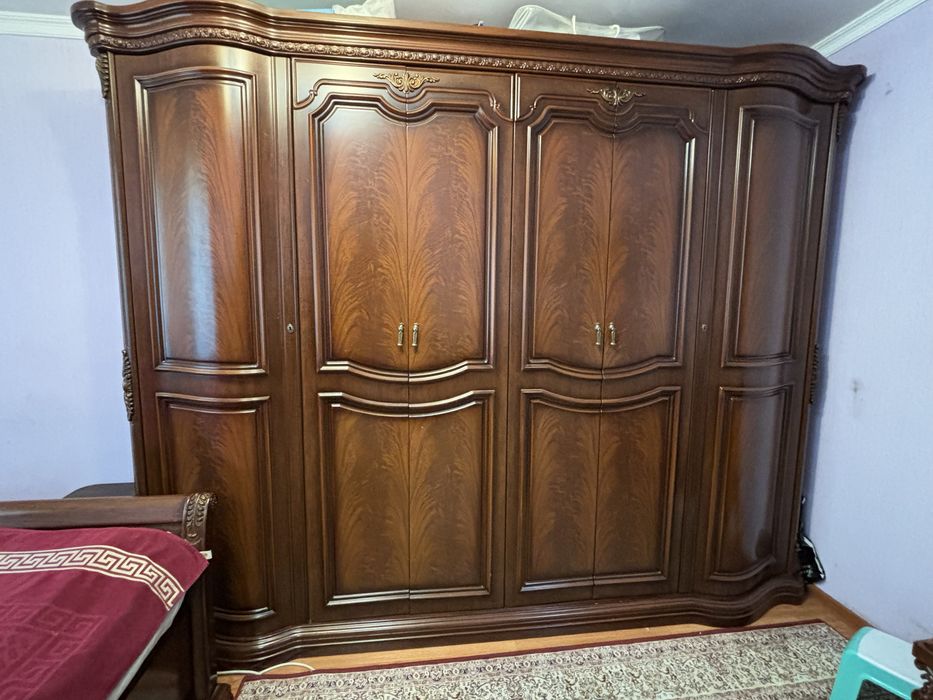 Шкаф, Кроват, Тримо сотилади.