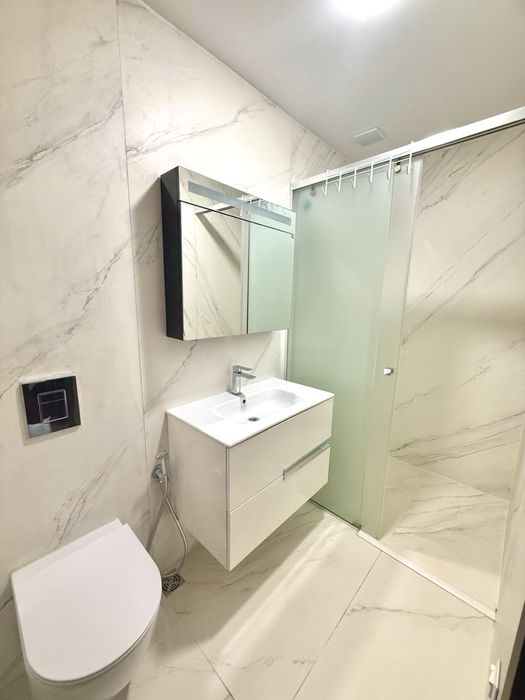 Тристаен апартамент с двор, в луксозен комплекс в Студенски Град