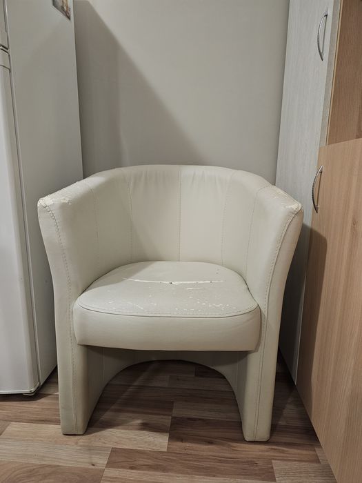 Подарявам фотьойл (повредена тапицерия)