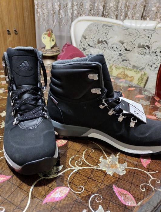 Продам мужские зимние кроссовки