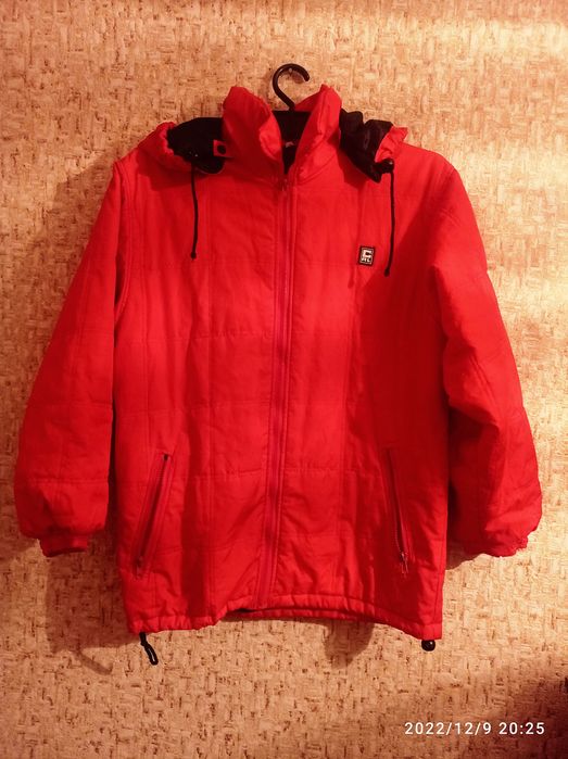 Лёгкая куртка в отличном состоянии