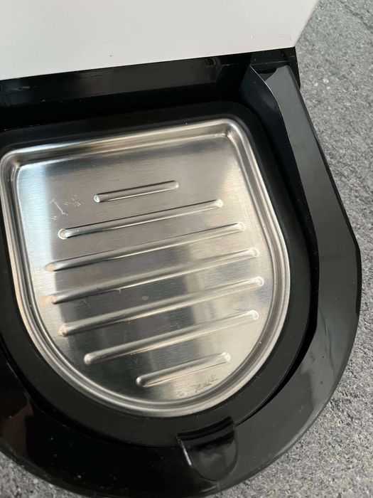 Еспресо кафемашина Delonghi Dedica EC685.W 1350W (Бяла) 15 Bar