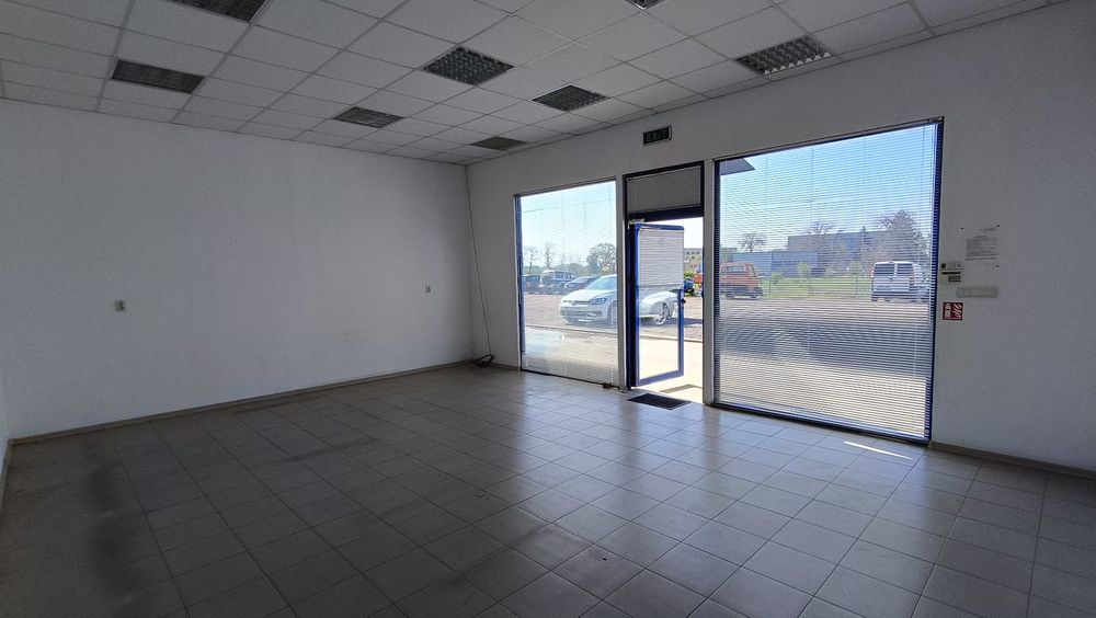 Дава се под наем Магазин в Ямбол, Мототехника - 50 кв.м за 306 € - Снимка #6