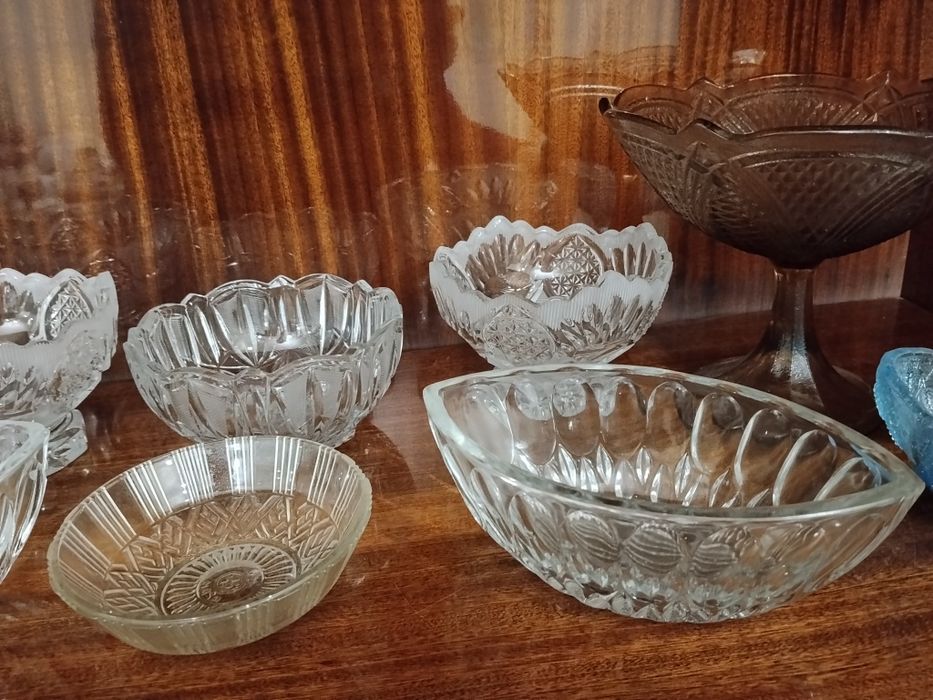 Разные посуды из серванта