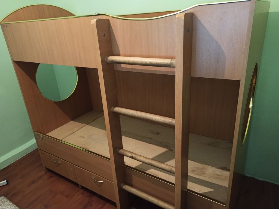 Двухъярусная кровать