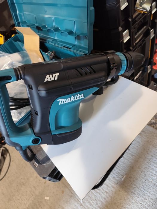 Коледна цена НОВ къртач Макита Makita HM1213C