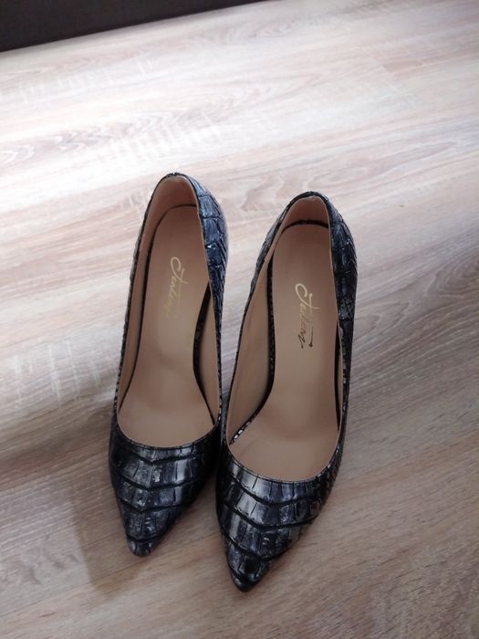 Дамски обувки с ток