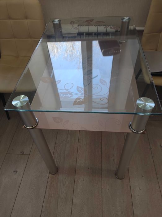 Продам стеклянный стол - 5000тг