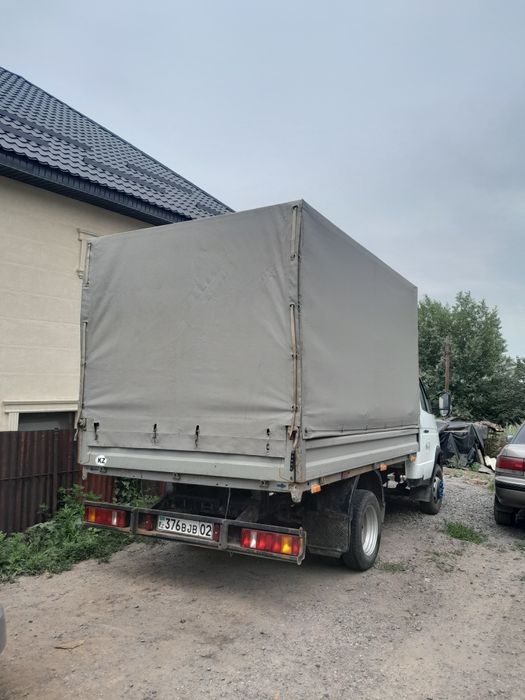 Машина газель на ходу