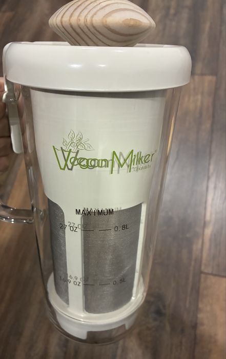 Vegan Milker  уред за правене на растително мляко
