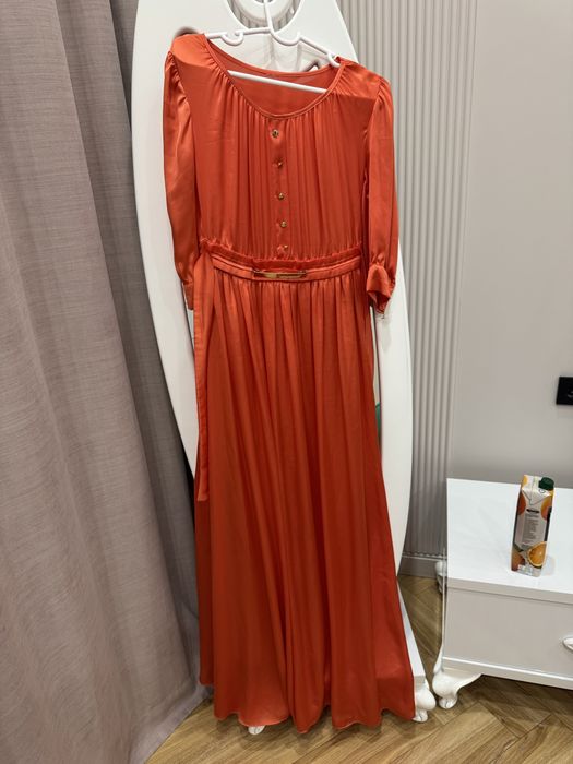 платья вечерние