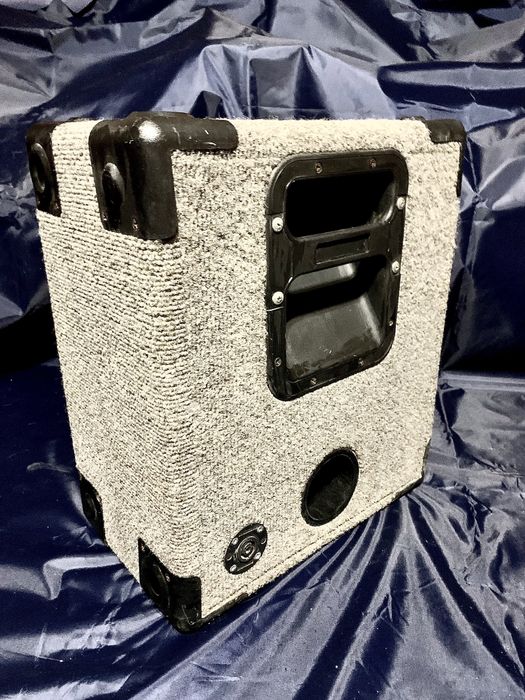 Продаётся комплект эстрадных  колонок и усилителя