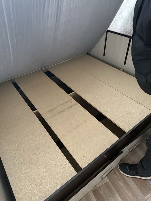 Продам двухспальную кровать