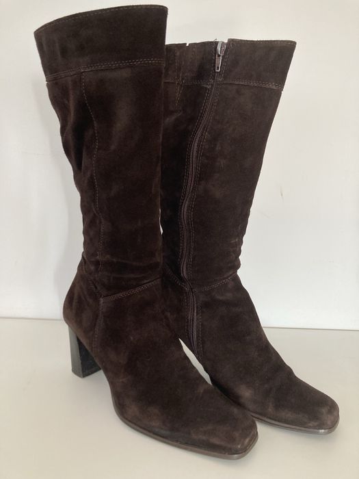 Cizme maro cu toc din piele intoarsa, marime 36