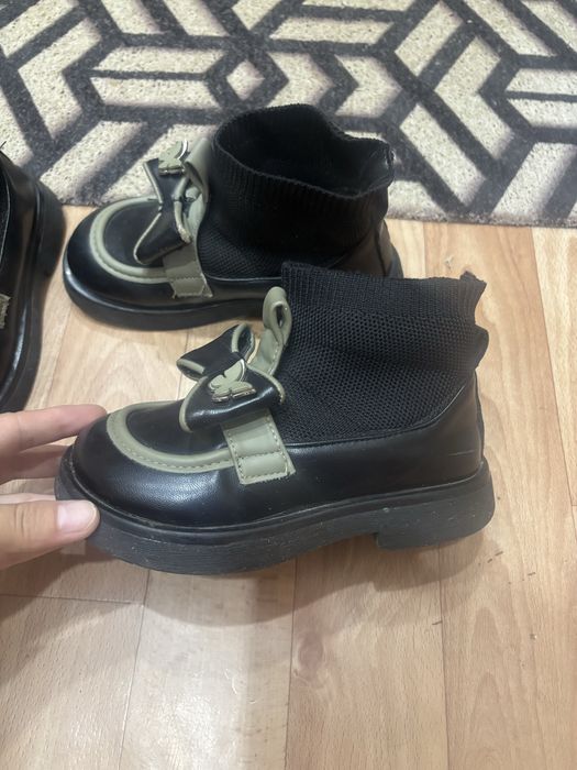 Продам детскую обувь