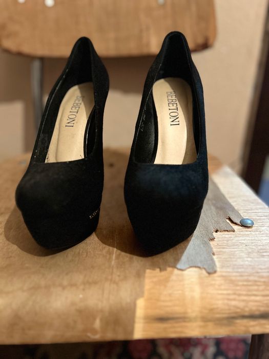 Обувки на висок ток