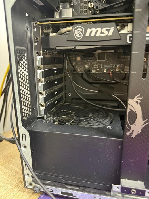 Vând pc gaming detalii în descriere