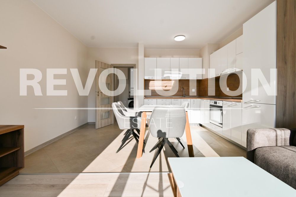 Дава се под наем Тристаен апартамент в София, Малинова долина - 100 кв.м за 925 € - Снимка #2