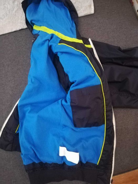 детска ветровка с качулка