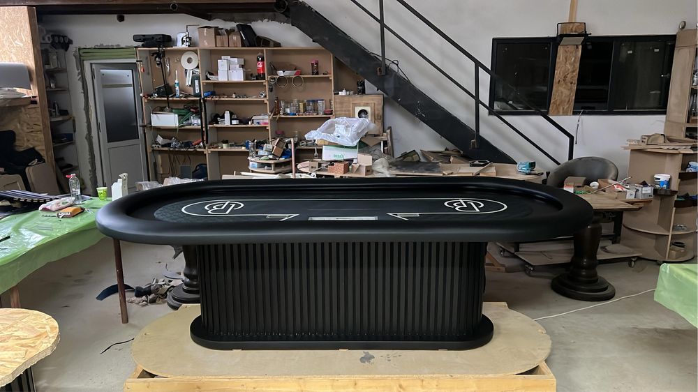 Masa Poker BPC cu incarcare wireless inovatie CustomTables.eu