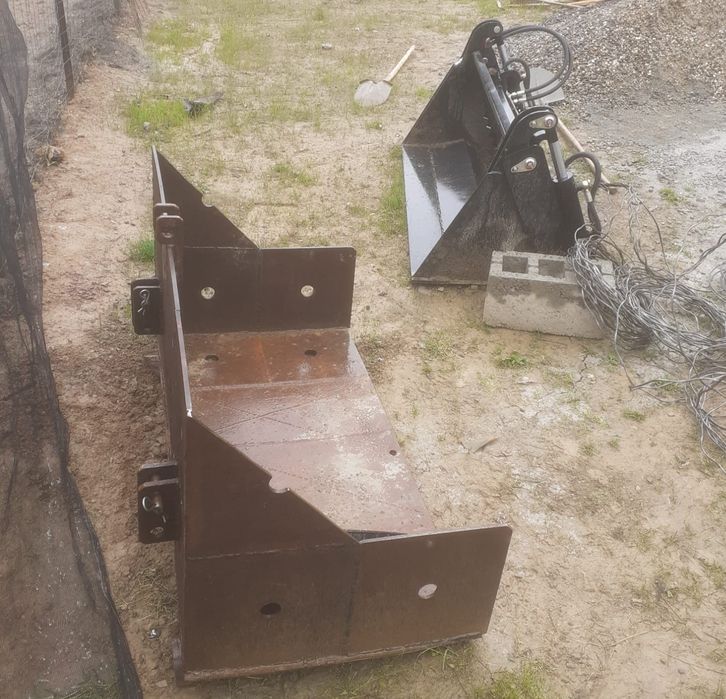Vând Tractor Bizon 4x4 cu încărcător frontal