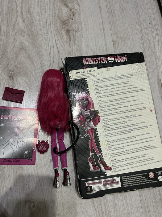 Продавам кукла monster high g1 Catty Noir