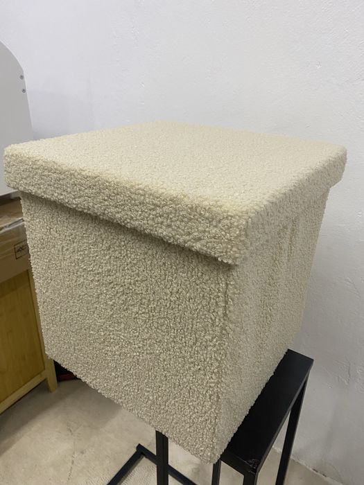 Малка табуретка с място за съхранение