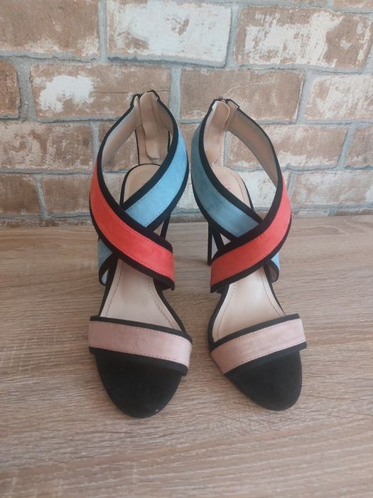 Сандали на ток 38номер