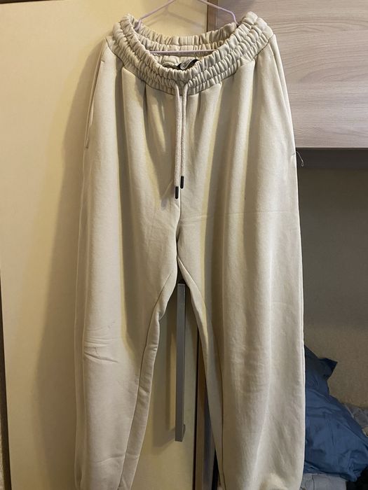 Джинсы, штаны и прочее.