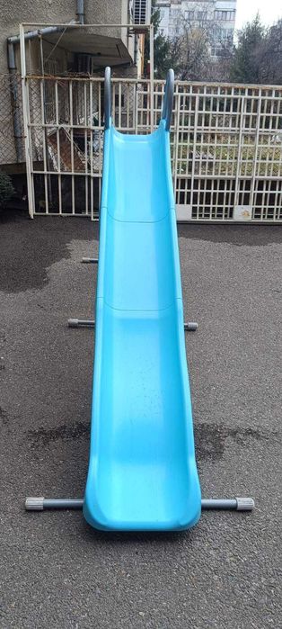 Продавам детска пързалка