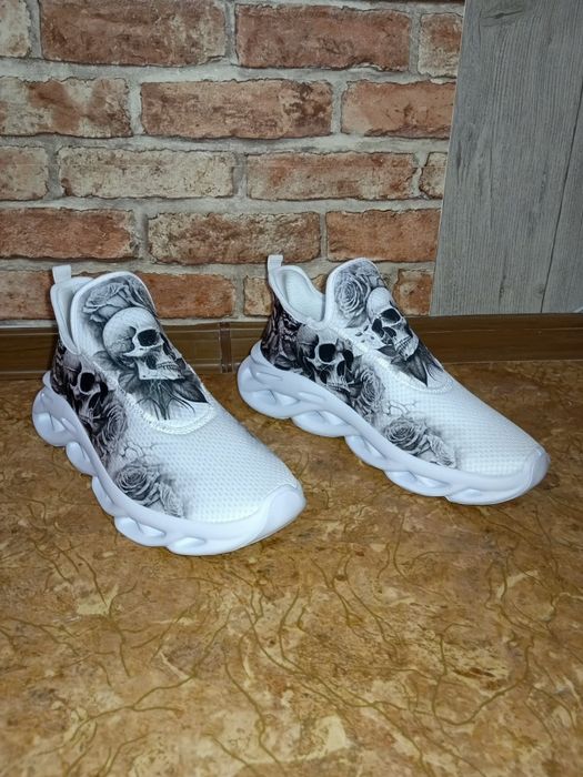 Модные и стильные кроссовки