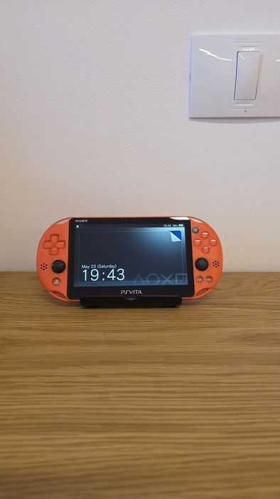 Playstation Vita 2000, Modat, 1500 jocuri, 10 in 1