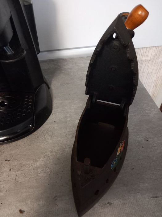 Ютия на твърдо гориво