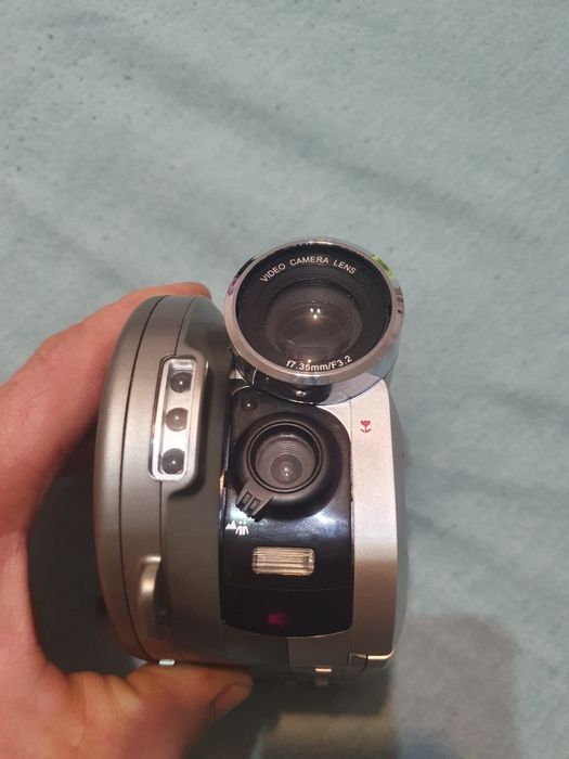 Camera foto video digitala Sony hdv-xr500x
Impecabila Funcționează perfect 
Are card 1gb
Fără alte accesorii