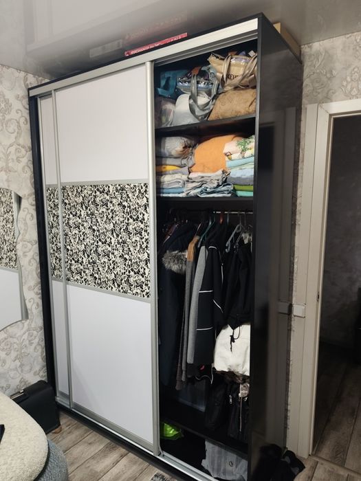 Шифонер с раздвижными дверями