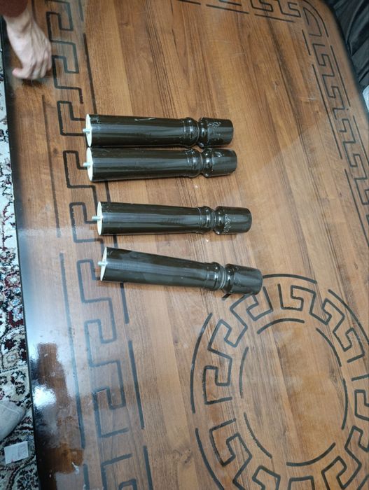 Xontaxta (uzum stol ham bo'ladi, oyoqlari bor)