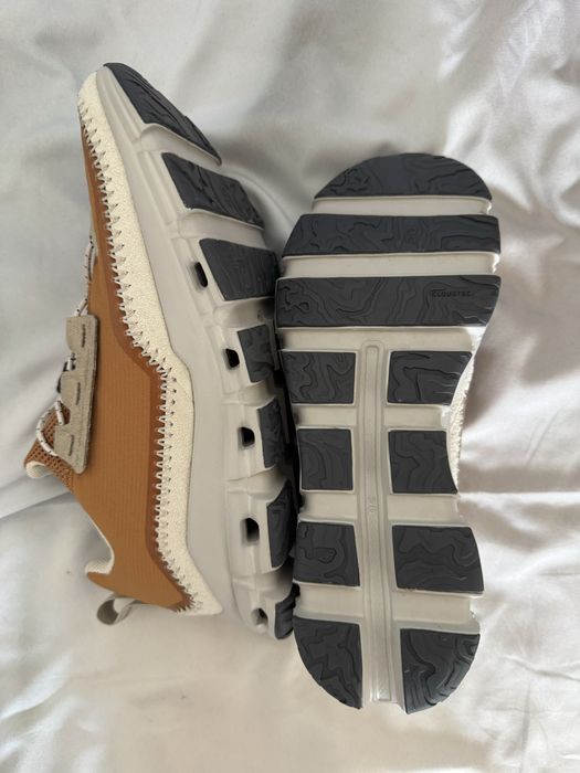 Кроссовки женские