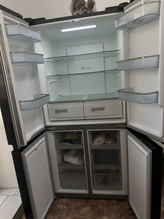 Продам четырехдверный холодильник