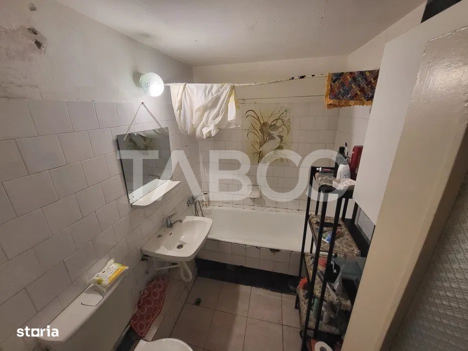 Apartament cu 4 camere de vanzare in Cartierul Marasti decomandat