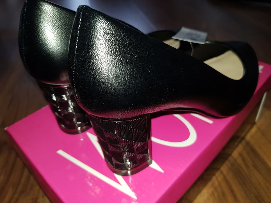 Нови черни елегантни обувки Tendenz