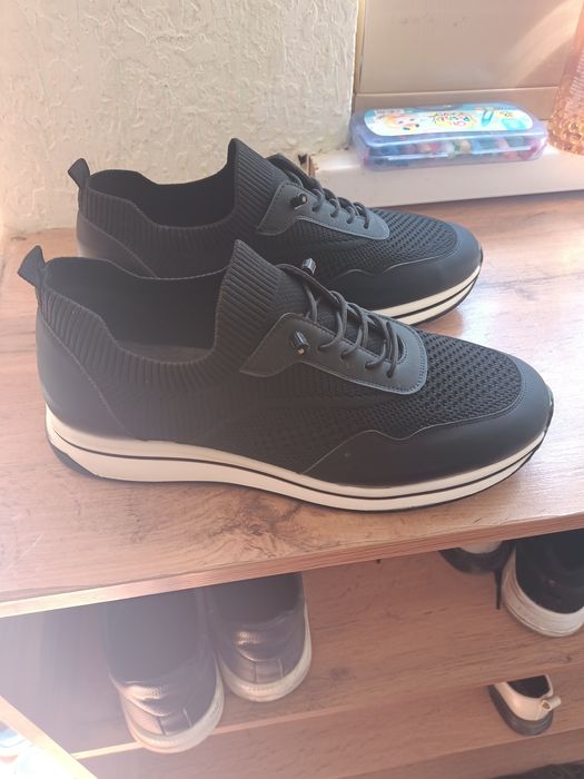 Продам летние кроссовки